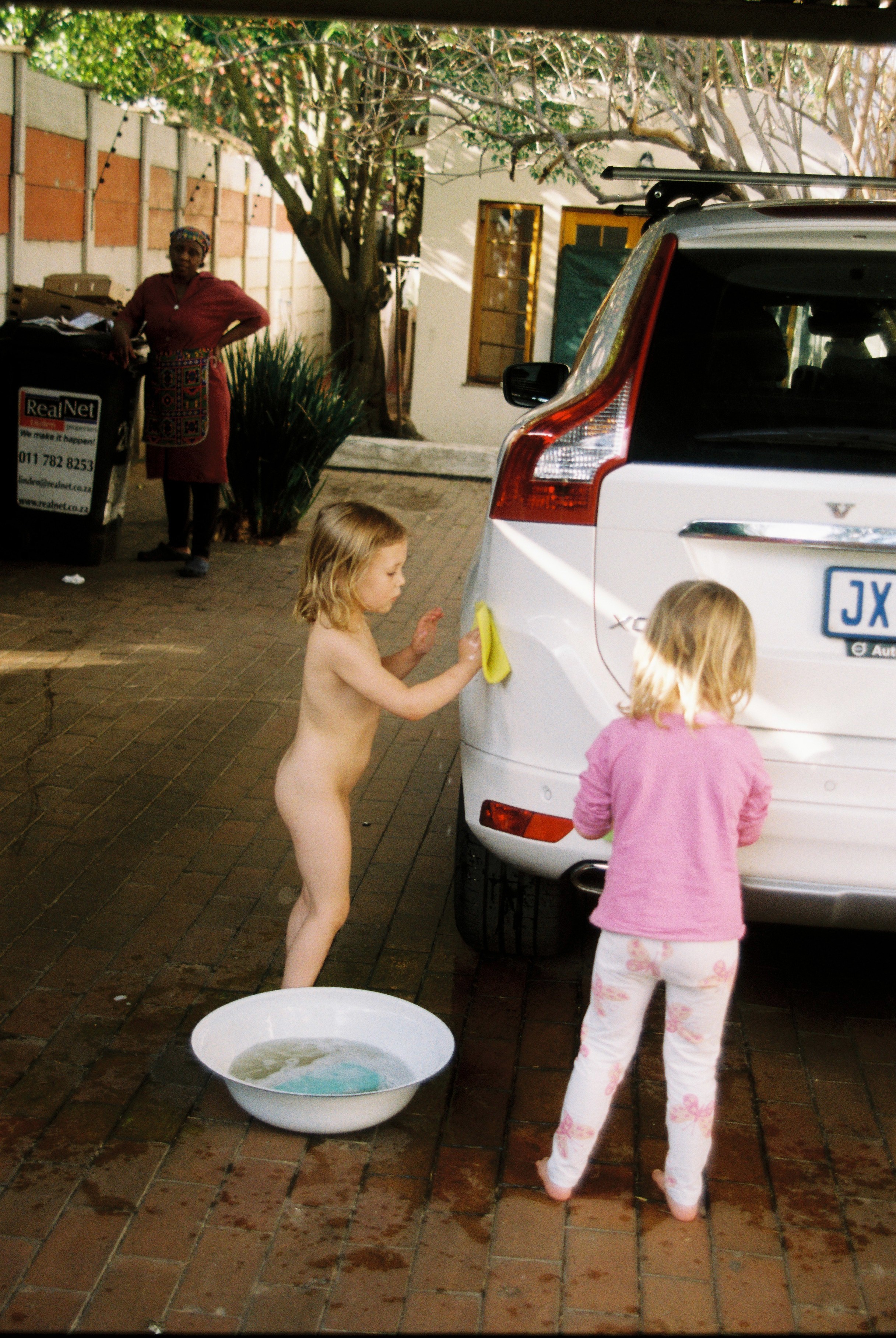 children washing the car