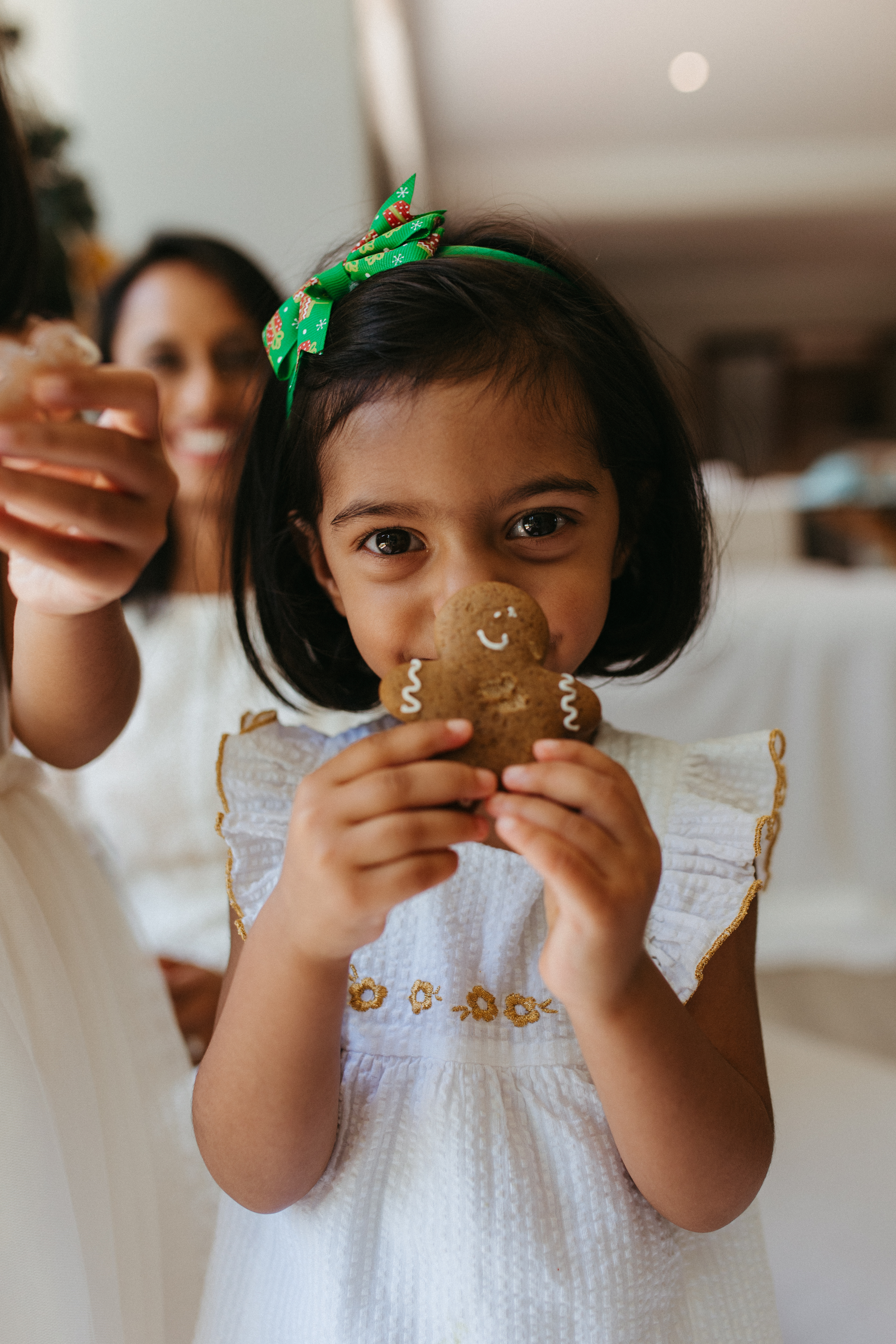 little girl with gingerbread men at christmas minis